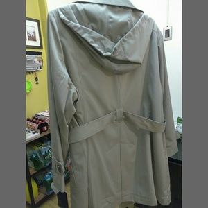 London Fog water resistant layered collar trench